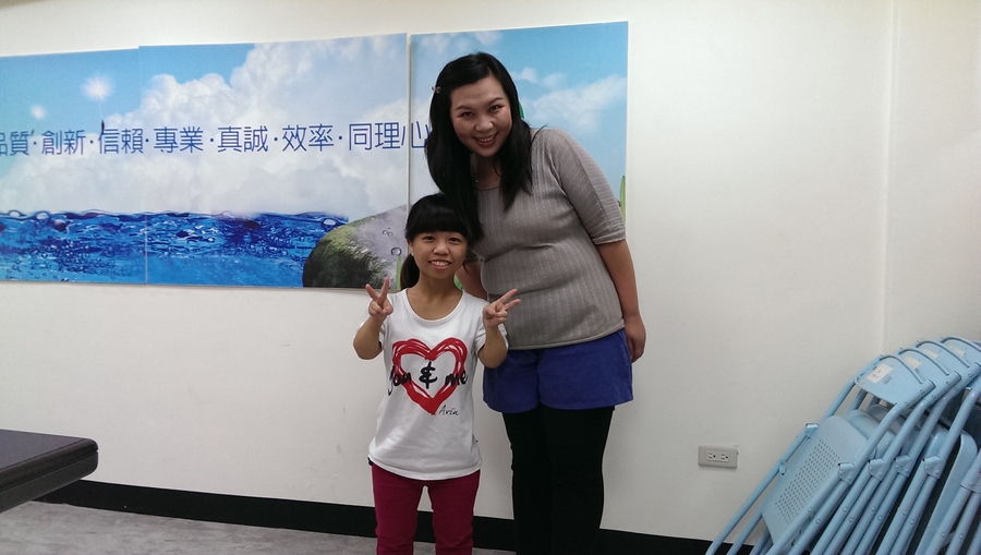 罹患侏儒症的君寶,身高只有115公分,以正向態度面對工作。(Photo by 自來水公司)