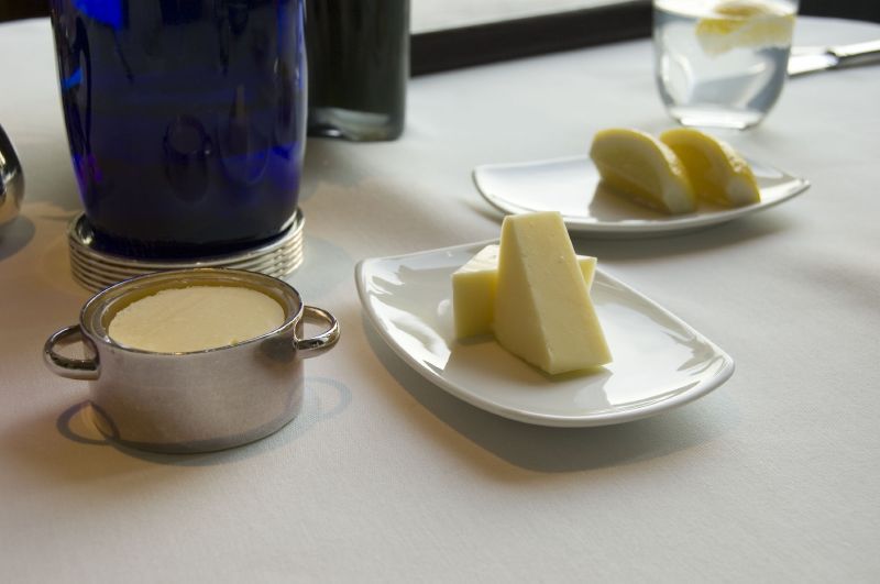 專家指出,食用如奶油類的高脂食物對健康有益。(Photo by ulterior epicure on Flickr – used under Creative Commons license)