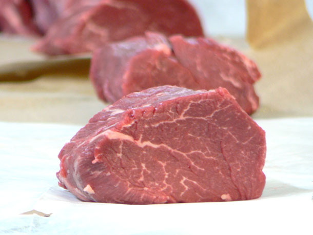 食管署區管中心主任潘志寬表示,含瘦肉精「齊帕特羅」的「菲力牛排」已全數封存,且即日起將提高該肉品製造廠的邊境檢驗率至100%。(photo by stu_spivack on Flickr - used under Creative Commons license)