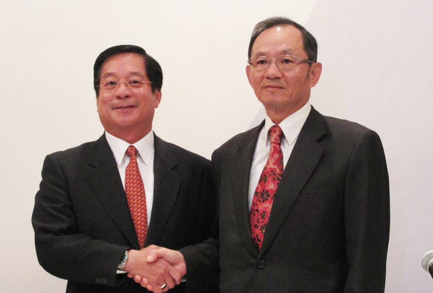 台灣、新加坡代表,於7日上午在新加坡簽署台星經濟夥伴協定(ASTEP)。(圖片由經濟部提供。)