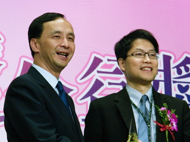 新北市長朱立倫10日出席第2屆醫療公益獎頒獎典禮,勉勵各級醫師勇於投身公益服務。(photo by李昀澔/台灣醒報)