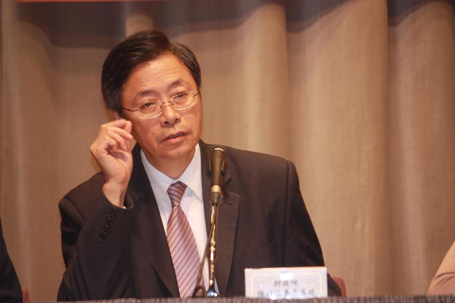 行政院政務委員張善政擔任「4G加速行動寬頻建設專案小組」負責人,將投入300億資金扶植通訊市場,預估會有200億運用在4G建置。(Photo by方家敏/台灣醒報)