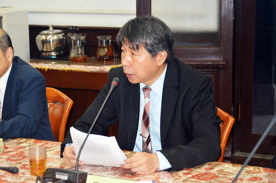 主持人張亞中教授建議,日本應與兩岸簽署最終協定條約,以解決許多歷史遺留的紛爭。(photo by 彭書穎)