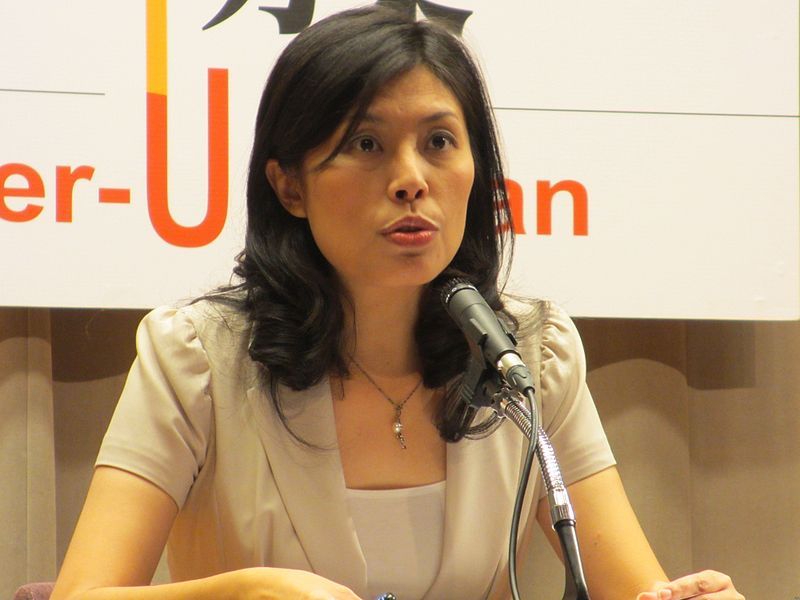 圖說:行政院發言人鄭麗文認為,關於該單位的人員組織再精簡是有其難度存在。(Photo by Wikipedia)
