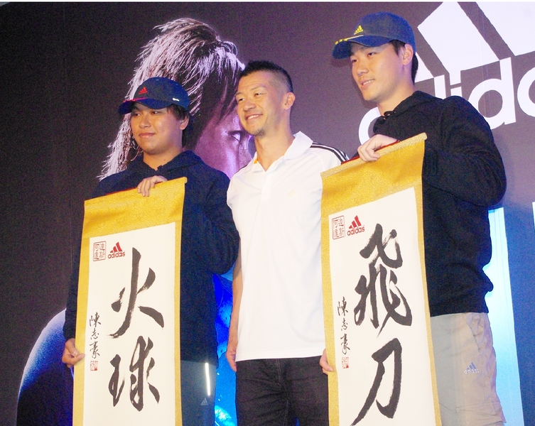 「火球仁」的羅嘉仁與「小李飛刀」李振昌,2日成為adidas 簽約球星。(Photo by 陳正健/台灣醒報)