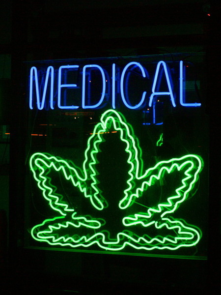 衛福部食管署管制藥品組科長吳孟修指出,在藥用大麻並不具臨床必要性,且無從得知成癮疑慮的情況下,政府不會考慮核准藥用大麻。(photo by “Caveman Chuck” Coker on Flickr - used under Creative Commons license)