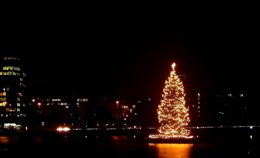 今年的聖誕夜要在濕冷的天氣下渡過了。(photo byelbfoto on Flickr- - used under Creative Commons license)