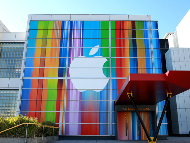 蘋果公司限制我國電信業者iPhone綁約價格,被公平會重罰2000萬元,創下全球首例。(photo by Dennis Goedegebuure on Flickr- used under Creative Commons license)
