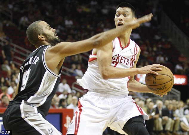 NBA聖誕大戰,林書豪拿下13分、8助攻、2火鍋,助火箭以111比98擊敗馬刺。(photo by 網路截圖)