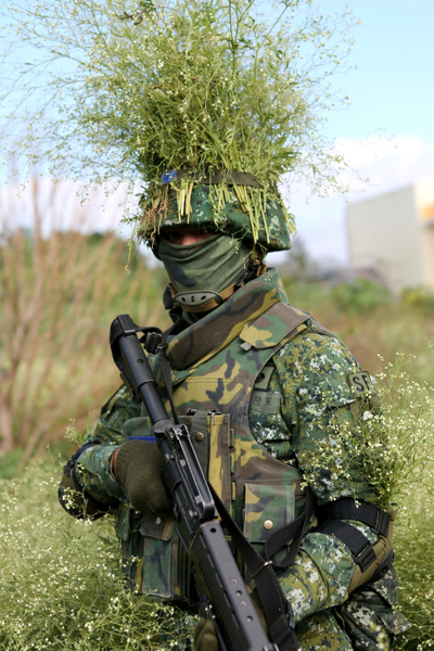 行政院長江宜樺26日核定國防部《配合募兵制軍職人員待遇調整案》,替志願役調薪。(photo by國防部)