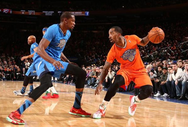 聖誕大戰中,新推出的短袖球衣成矚目焦點。(photo by nba.com)