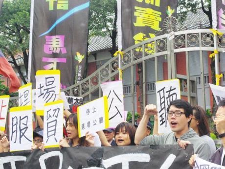 服貿公聽會上,民間團體輪番上陣抨擊協議內容。(photo by本報資料照片)