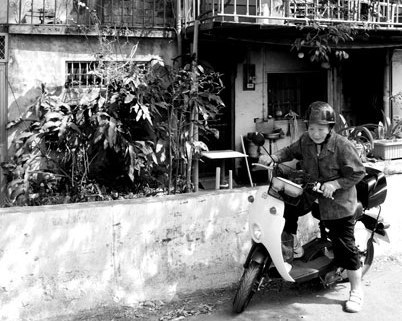 根據交通調查,高齡男性最常發生機車事故。(photo by Percy - Lee on Flickr – used under Creative Commons license)