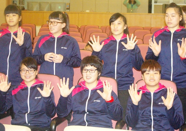 由師大體育系、景美女中學生組成的中華女子代表隊,參加2014年愛爾蘭世界室內拔河錦標賽,共拿下三金三銀的佳績。(photo by 陳正健/台灣醒報)