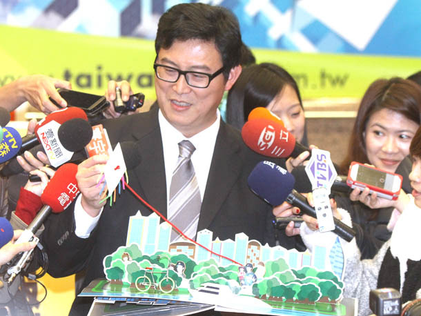 民進黨9日舉辦「2014台北市長政見辯論會」,由律師顧立雄、前副總統呂秀蓮、立委許添財和立委姚文智依序進行辯論。(photo by 賴義中/台灣醒報)