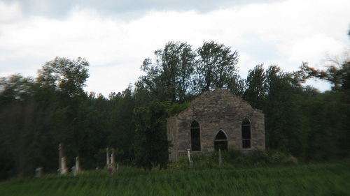 在西班牙,有上千個荒廢村落,正待價而沽。(photo by douaireg – used under Creative Commons license)