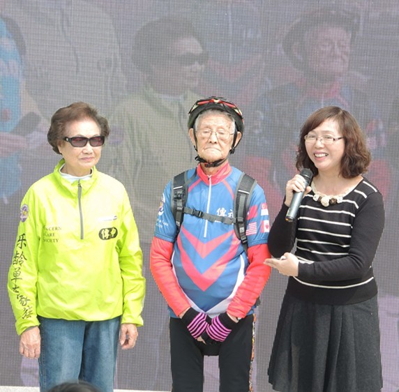 高齡93歲的蔣烈,受到夫人與女兒鼓勵,將赴美國、加拿大進行2千公里腳踏車長征。(photo by 范捷茵/台灣醒報)