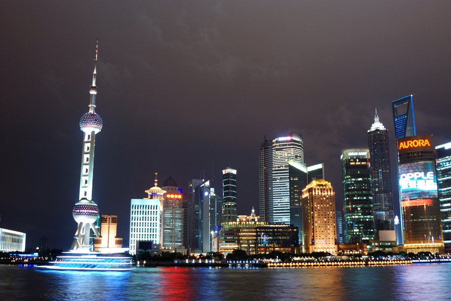 快速發展的上海,平均薪資領先中國各大城市。(photo by Thomas.L on Flickr- - used under Creative Commons license)