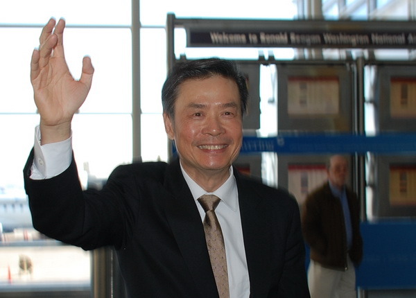 金溥聰在機場受訪時強調,他不是針對服貿協議發言,而 是談民主法治國家的基本精神。(photo by 柳天時 / 台灣醒報 )