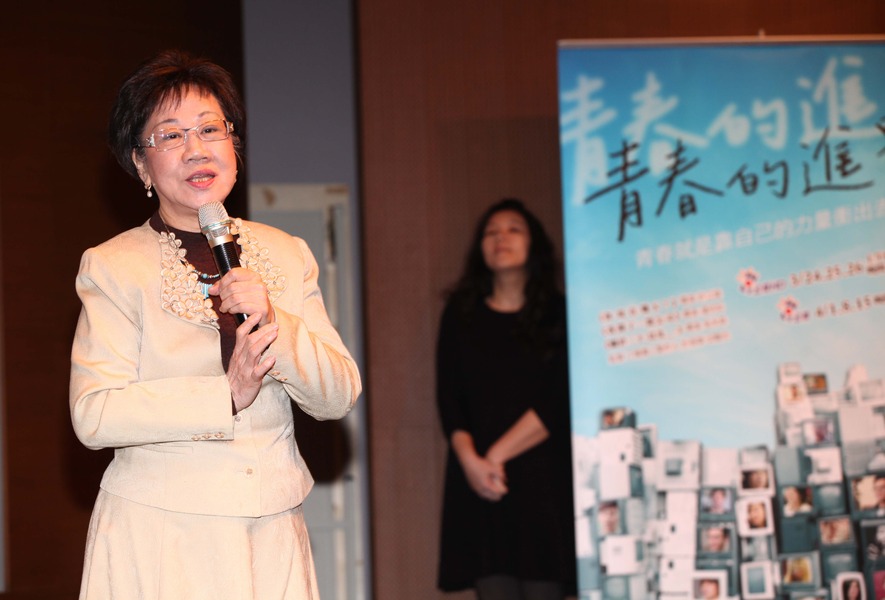 前副總統呂秀蓮與其他台北市長候選人,27日在公視《青春的進擊》系列紀錄片首映會上有感而發。 (photo by 公共電視)