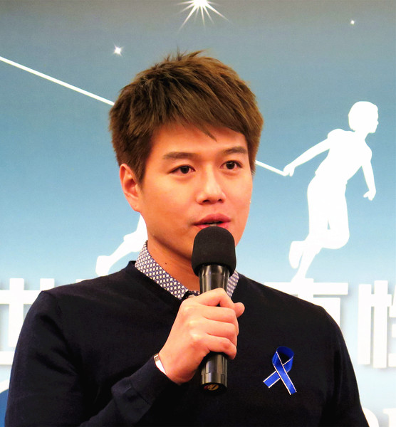 罹患「僵直性脊椎炎」的演員李易呼籲,患者一定要長期保持服藥習慣,勿因病情穩定而疏於服藥。(photo by李昀澔/台灣醒報)