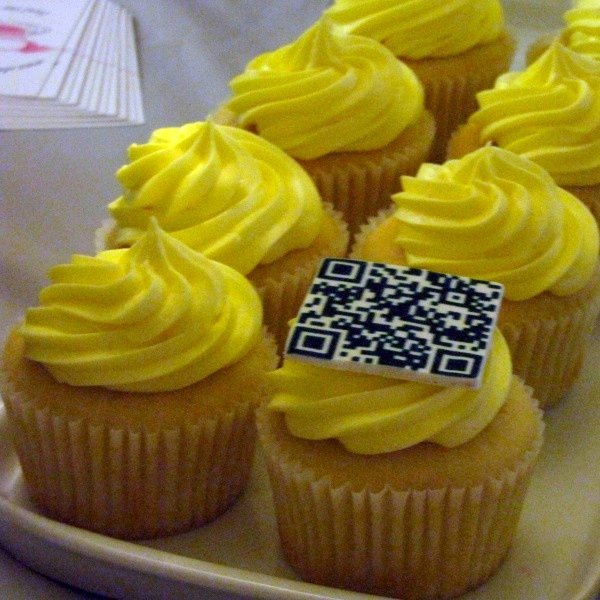 食品包裝未來可能強制規定,必須印製有商品細節的QRcode條碼。(photo by Clever Cupcakes on Flickr – used under Creative Commons license)