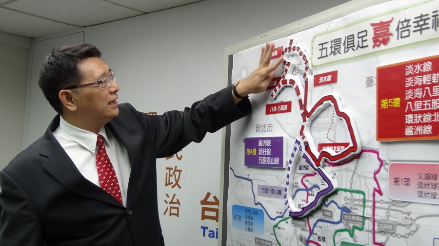 新北市長台聯參選人林志嘉提出5環3線,主張把目前枝狀淡水線和新蘆線連接,未來淡海、淡水、八里、五股、泰山、新莊等地都能夠一線暢通。 (photo by方家敏/台灣醒報)