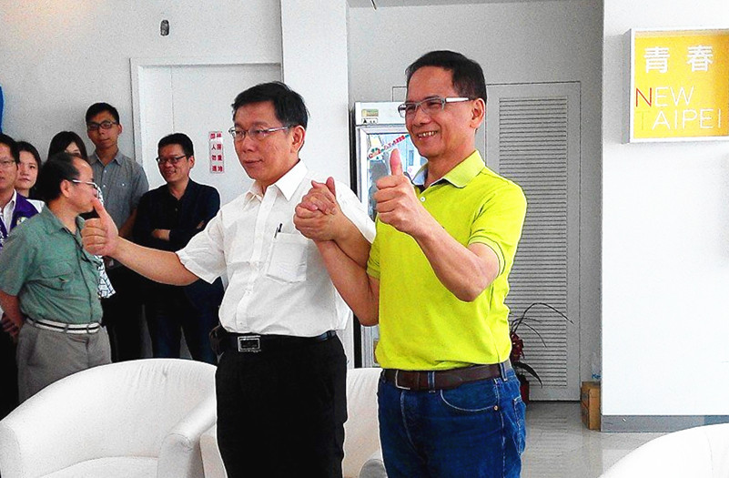 前行政院長、新北市長參選人游錫堃與台北市長參選人柯文哲,19日在板橋服務處提出雙北生活圈的理念。 (photo by方家敏/台灣醒報)