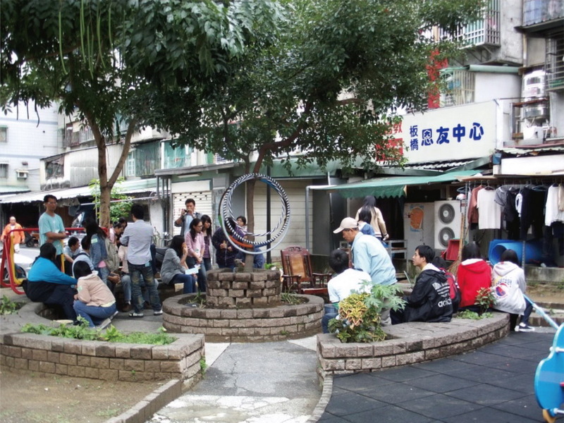 板橋恩友中心後門外的公園。(photo by 板橋恩友中心)