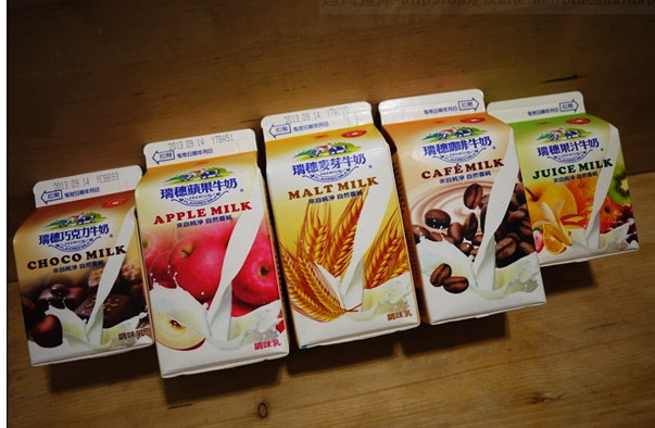 衛生福利部食品藥物管理署針對乳品、蔬果汁將強制要求,只有使用100%原物料者才能稱為「純」果汁、「純」鮮乳。(photo by島民食庫)