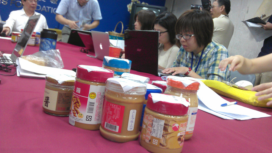 消基會今年4月抽查雙北地區市售的花生醬，發現20件中，有10件都有黃麴毒素，且影響黃麴毒素的關鍵在溫度與濕度。（photo by 杜胤廣/台灣醒報）