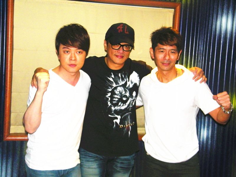翁立友、荒山亮和施文彬三位金曲歌王,18日帶領台語歌手錄製歌曲〈天星的祈禱〉。(photo by陳正健/台灣醒報)