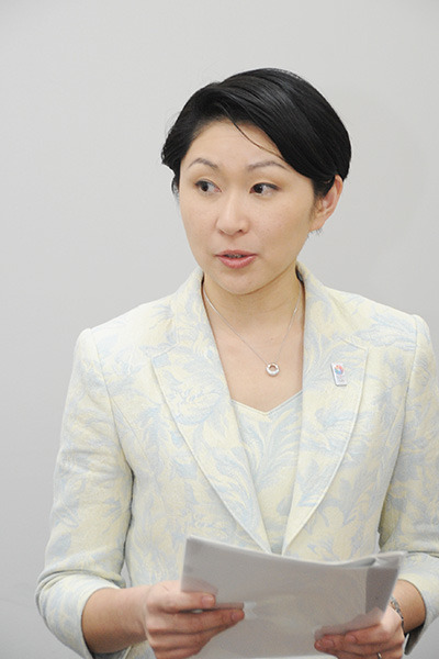 日本首相安倍晉三於3日首度變更內閣人選,其中有5位女性。(photo by 衆議院議員小渕優子公式サイト)
