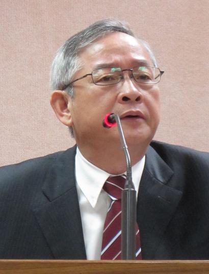 國防部以合約為由,仍在營站販售黑心廠商的商品,立委林郁方批評國防部作法太消極,使政府懲罰黑心廠商的目的大打折扣。〈photo by 網路截圖〉