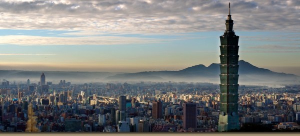 由於內外情勢的好轉,主計總處將2015年台灣經濟成長率上修為3.78%。(photo by wikipedia)