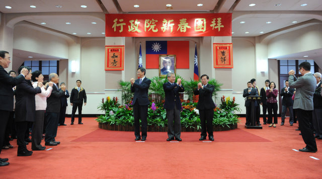 行政院長毛治國25日在「行政院104年新春團拜」致詞表示,美國神學家尼布爾的禱告詞,是他的「轉型」施政報告的基本理念。〈photo by 行政院提供〉