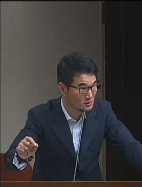 立委劉建國藉環保署長魏國彥到立法院報告石化工業對國民健康、環境影響品質衝擊時,特別質問環保署對於PM2.5的對策。〈photo by網路截圖〉