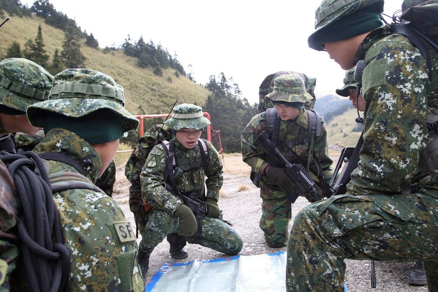 世界上面臨強大安全威脅的國家,只有我國從徵兵改行募兵,是成是敗還有待觀察。〈photo by 國防部發言人臉書〉