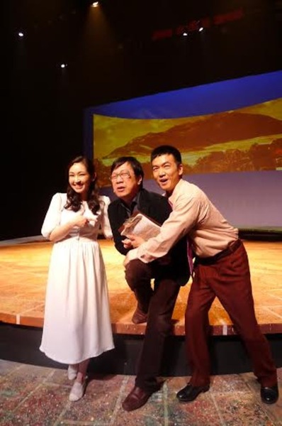 19日下午,兩岸知名主持人曹啟泰與演員蔡燦得、李沛旭等人為舞台劇《淡水小鎮》進行彩排。(photo by 果陀劇場)