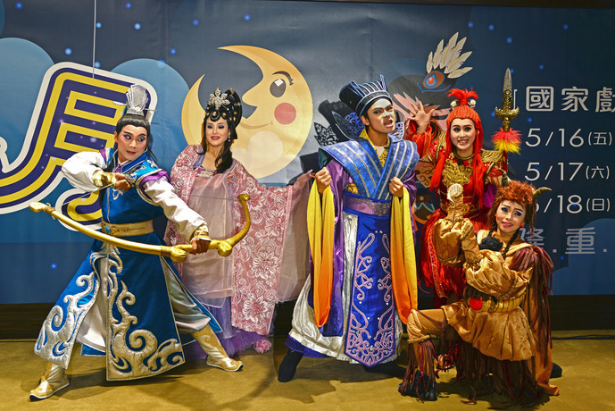 奇幻兒童劇《風神寶寶之嫦娥奔月》在15日進行彩排,團長陳昭賢說,此次演出希望讓小朋友更能認識「東方節慶」。(photo by風神寶寶兒童劇團)