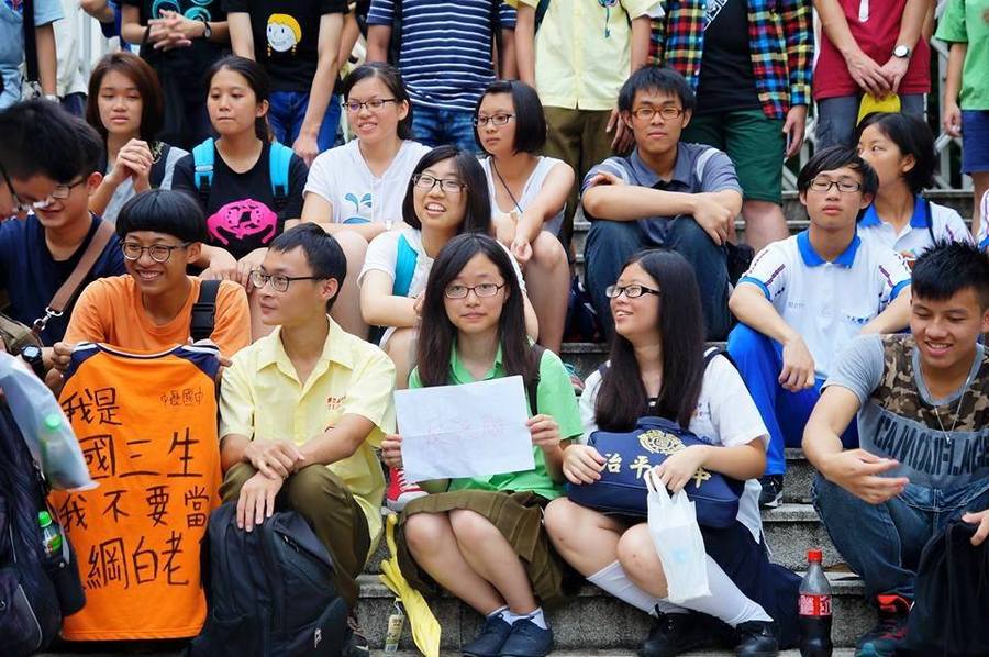 140多所高中職臉書相繼成立「反黑箱課綱」粉絲團,抵制教育部再掀波瀾。(photo by 奪回桃園青年陣線臉書)