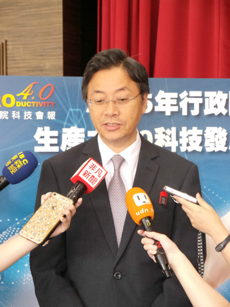 行政院副院長張善政指出,我國的「生產力4.0」是將各個產業納入,一同提升技術與應用的競爭力。(photo by 張振鴻/台灣醒報)