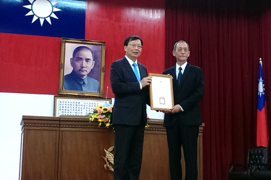 內政部長表彰21位模範公務人員,其中破獲餿油案的警員伍景合備受矚目。(photo by 張禹宣/台灣醒報)
