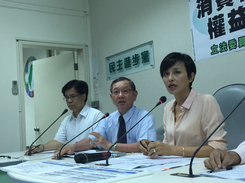 圖說:民進黨立委邱議瑩22日召開記者會,痛批衛福部遲遲不給食安基金補助。(photo by 陳怡伶/台灣醒報)