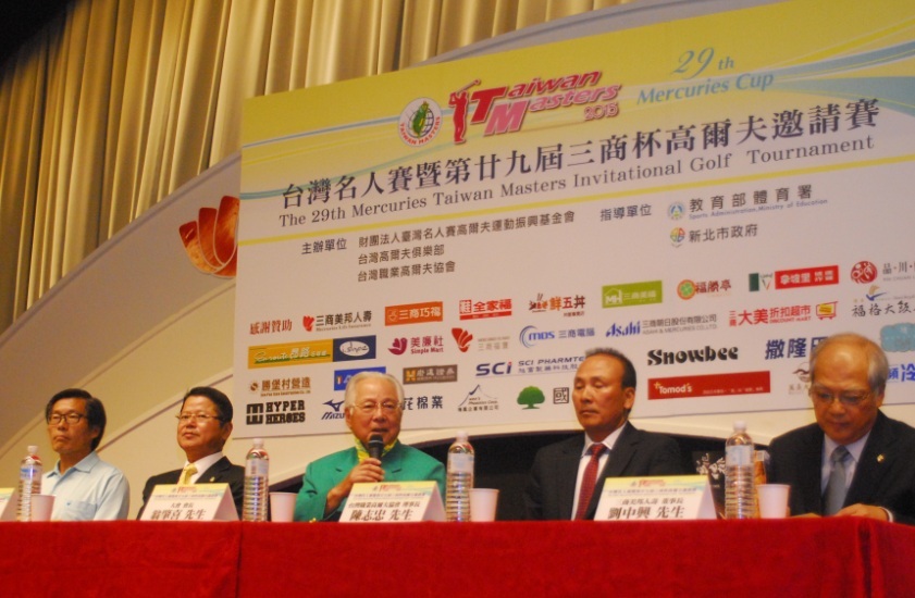 2015年台灣名人賽高爾夫球邀請賽將在淡水球場舉行,大會會長翁肇喜(綠衣)表示,台灣選手將與來自全球75選手競逐綠夾克(冠軍)的榮耀。( photo by 鄭國強/ 台灣醒報)