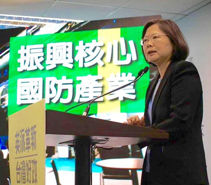 小英29日提出「五大創新研發計劃之四:振興國防產業」,將國防推向航太、船艦、資安,期許促進內需市場,增加就業機會。(photo by 黃捷/台灣醒報)