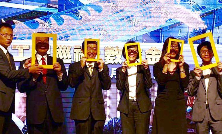 國家地理頻道與外交部合拍紀錄片《偉大工程巡禮:數位金礦》,報導台灣佳龍科技公司回收電子廢棄物提煉出黃金,將「垃圾變黃金」。(photo by 黃捷/台灣醒報)