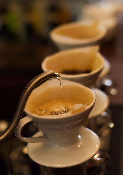 作為萬年不退流行的提神飲料,咖啡和茶都各自有死忠支持者。(photo by Cristian Bortes on Flickr –used under Creative Commons license)