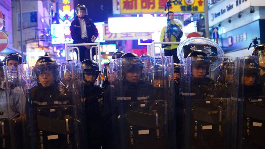 警察是執法人員,理應按法例執法,但他們卻視示威人士是敵對勢力,打擊時毫不手軟。(photo by 蕭雲)
