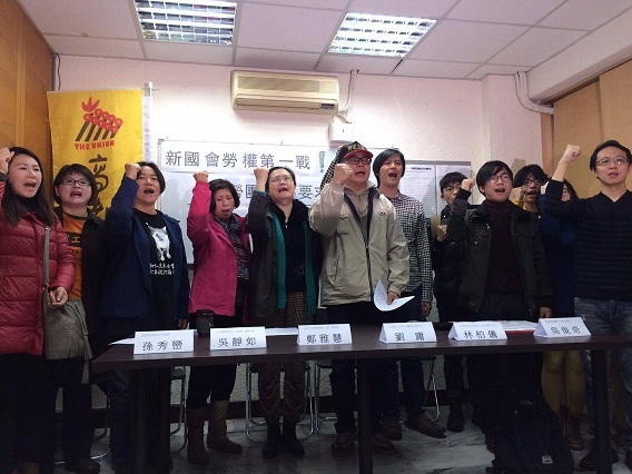 24日70多個勞團連署要新國會盡速廢止「刪除7天國定假日」的修正命令。(photo by 黃捷/台灣醒報)